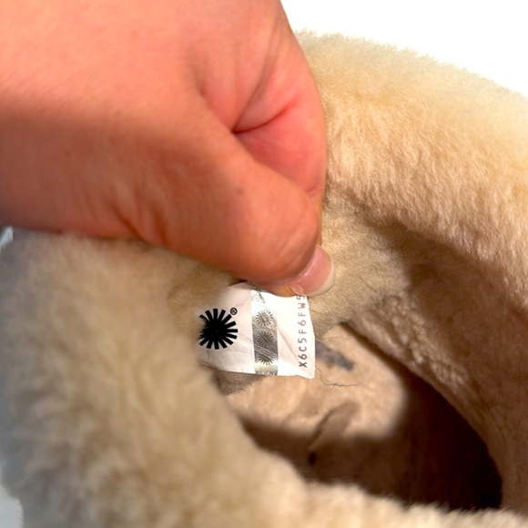 UGG Fluff Mini Belted still on website! - Picture 5 of 9